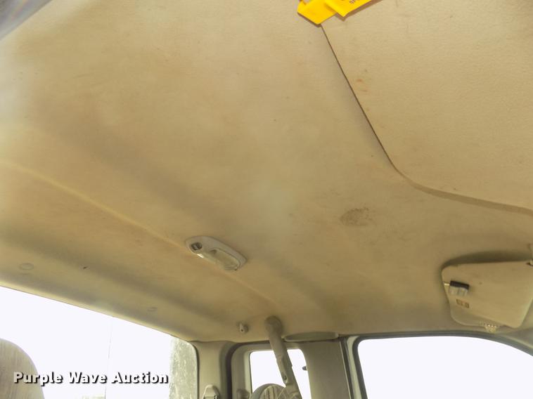 image for item DD2770 1999 Ford F350 Super Duty XLT SuperCab flatbed pickup truck