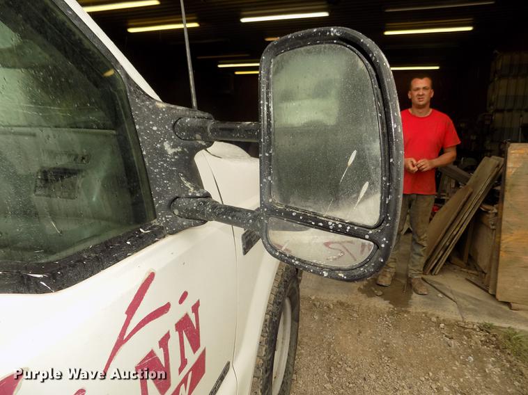 image for item DD2770 1999 Ford F350 Super Duty XLT SuperCab flatbed pickup truck