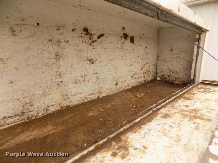 image for item DD2770 1999 Ford F350 Super Duty XLT SuperCab flatbed pickup truck