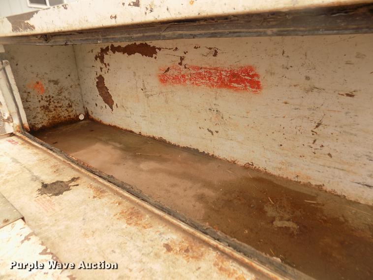 image for item DD2770 1999 Ford F350 Super Duty XLT SuperCab flatbed pickup truck