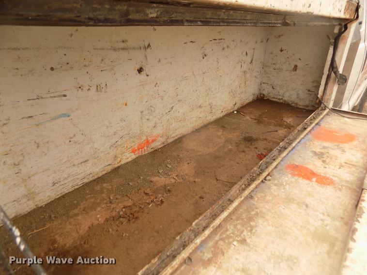 image for item DD2770 1999 Ford F350 Super Duty XLT SuperCab flatbed pickup truck