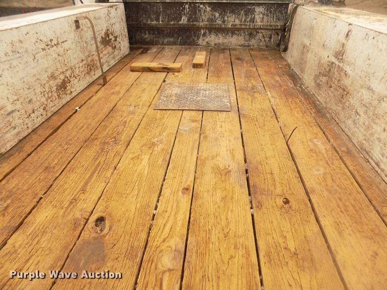 image for item DD2770 1999 Ford F350 Super Duty XLT SuperCab flatbed pickup truck