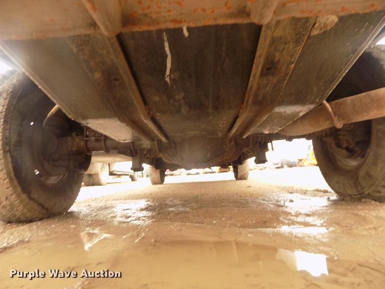 image for item DD2770 1999 Ford F350 Super Duty XLT SuperCab flatbed pickup truck