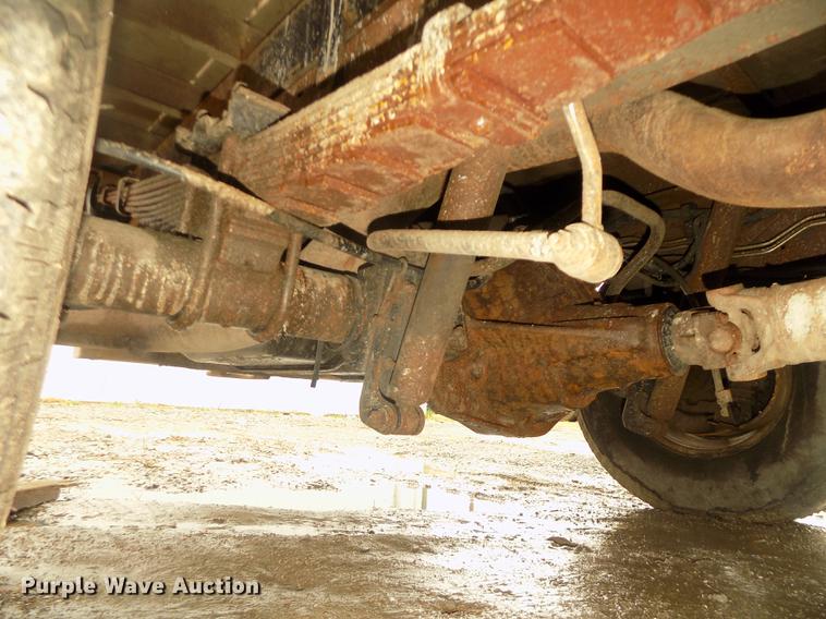 image for item DD2770 1999 Ford F350 Super Duty XLT SuperCab flatbed pickup truck