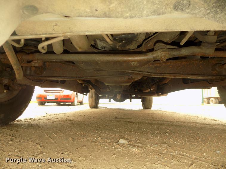 image for item DD2770 1999 Ford F350 Super Duty XLT SuperCab flatbed pickup truck