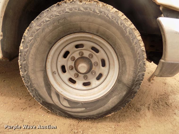 image for item DD2770 1999 Ford F350 Super Duty XLT SuperCab flatbed pickup truck