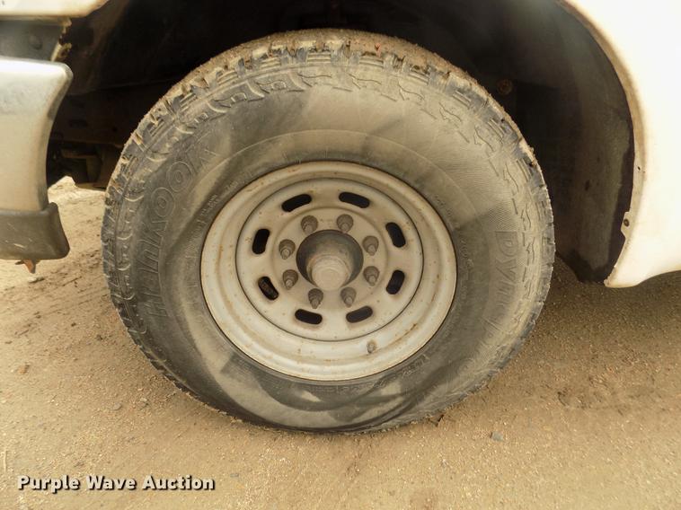 image for item DD2770 1999 Ford F350 Super Duty XLT SuperCab flatbed pickup truck