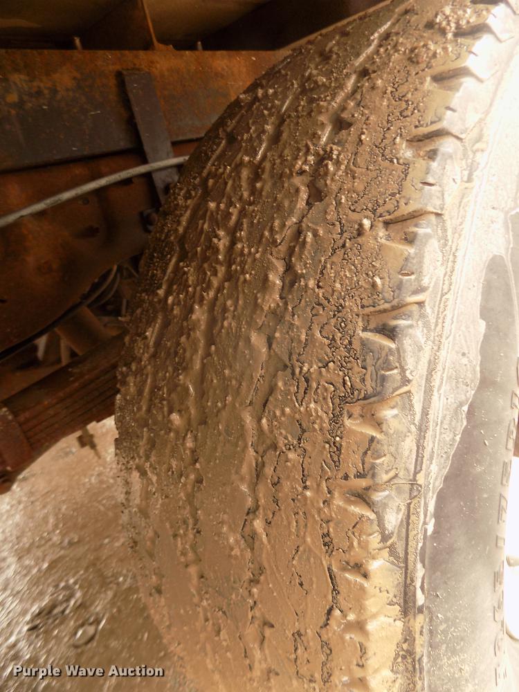 image for item DD2770 1999 Ford F350 Super Duty XLT SuperCab flatbed pickup truck