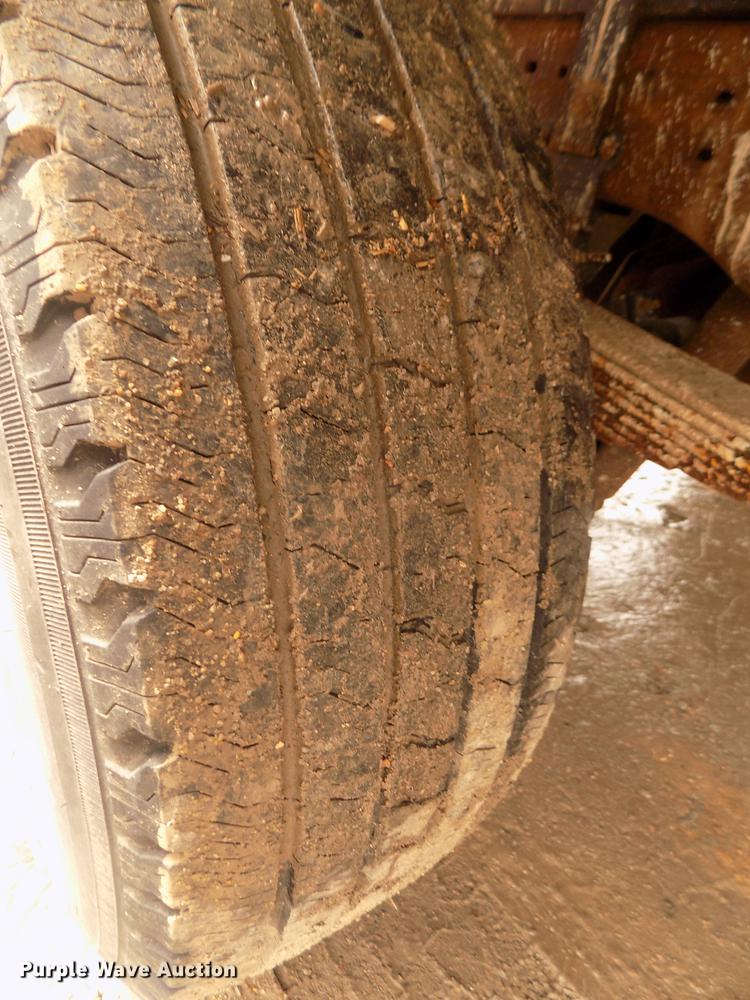 image for item DD2770 1999 Ford F350 Super Duty XLT SuperCab flatbed pickup truck