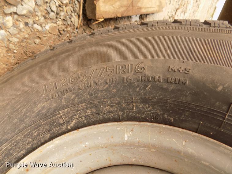 image for item DD2770 1999 Ford F350 Super Duty XLT SuperCab flatbed pickup truck