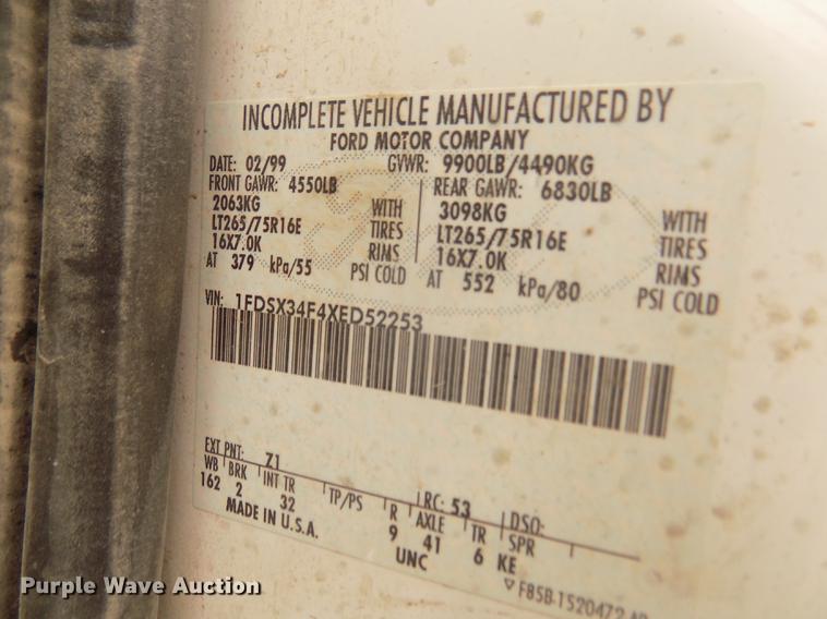 image for item DD2770 1999 Ford F350 Super Duty XLT SuperCab flatbed pickup truck