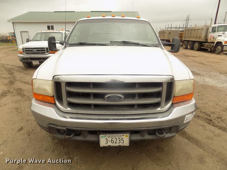 image for item DD2771 2000 Ford F350 Super Duty XLT Crew Cab flatbed pickup truck