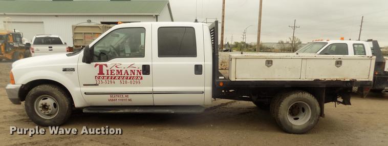 image for item DD2771 2000 Ford F350 Super Duty XLT Crew Cab flatbed pickup truck