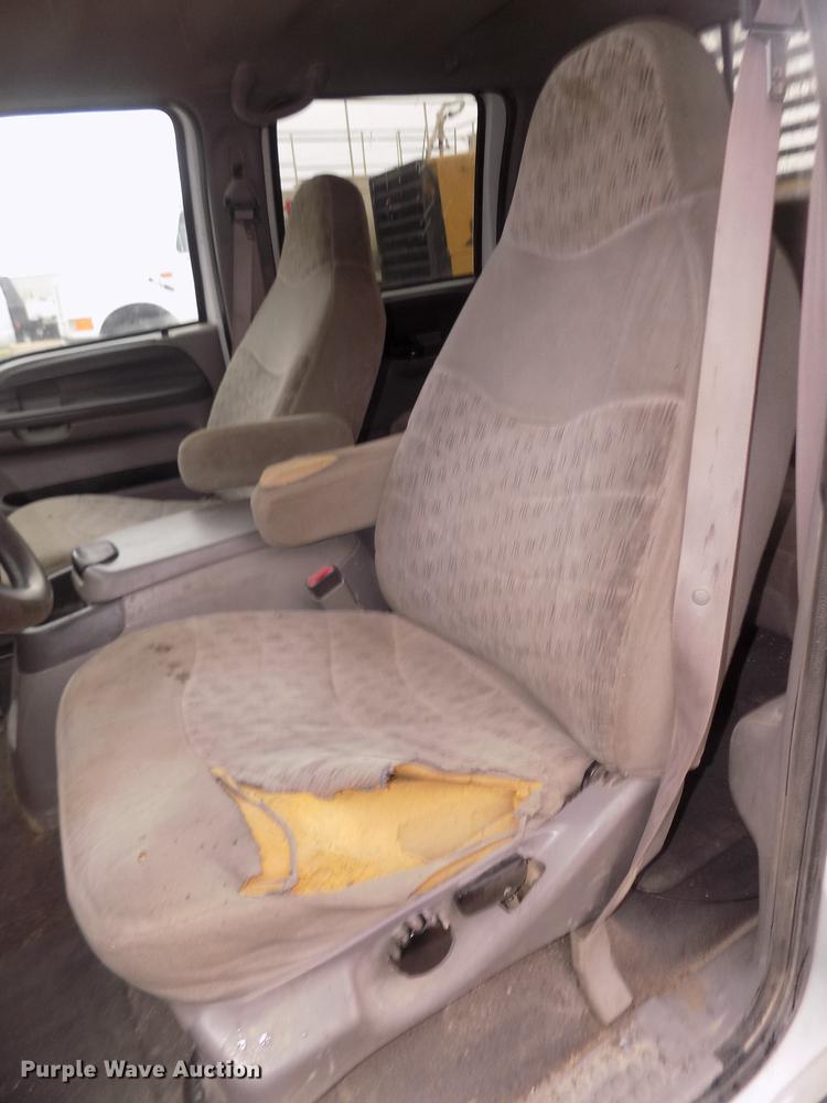 image for item DD2771 2000 Ford F350 Super Duty XLT Crew Cab flatbed pickup truck