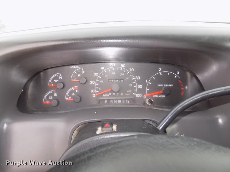 image for item DD2771 2000 Ford F350 Super Duty XLT Crew Cab flatbed pickup truck