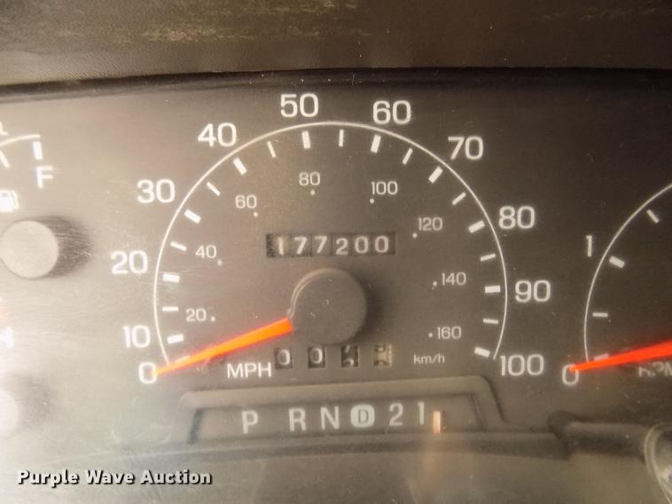 image for item DD2771 2000 Ford F350 Super Duty XLT Crew Cab flatbed pickup truck