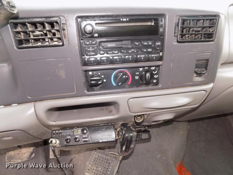 image for item DD2771 2000 Ford F350 Super Duty XLT Crew Cab flatbed pickup truck