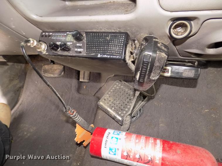 image for item DD2771 2000 Ford F350 Super Duty XLT Crew Cab flatbed pickup truck