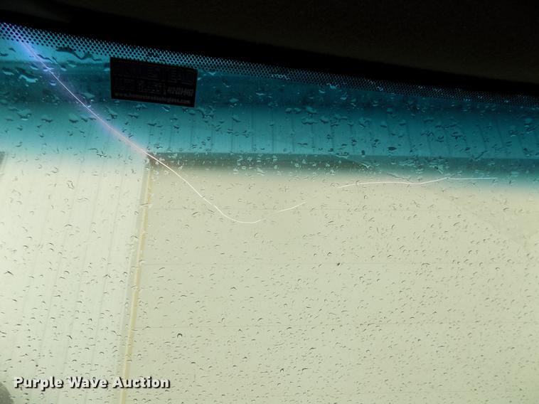 image for item DD2771 2000 Ford F350 Super Duty XLT Crew Cab flatbed pickup truck