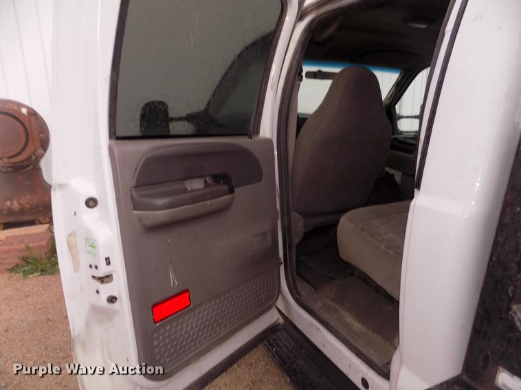 image for item DD2771 2000 Ford F350 Super Duty XLT Crew Cab flatbed pickup truck