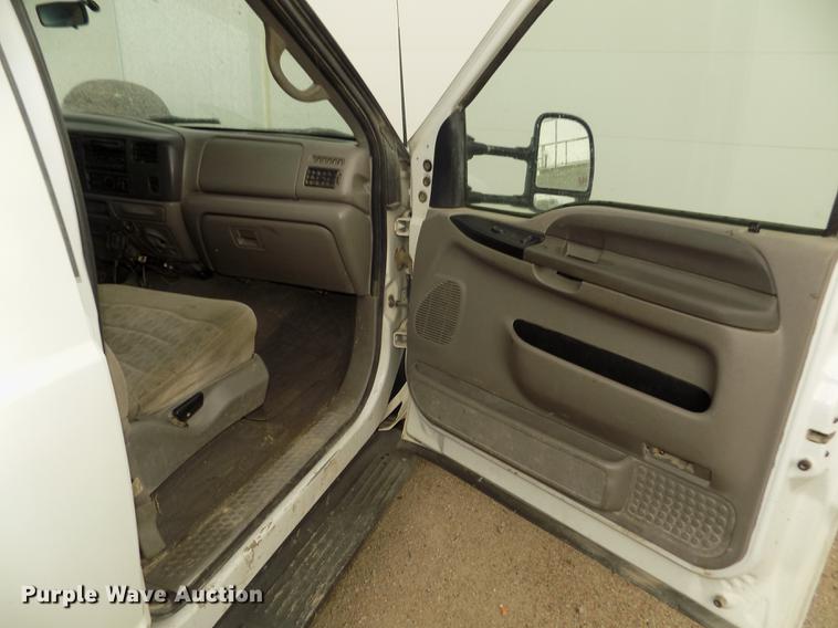 image for item DD2771 2000 Ford F350 Super Duty XLT Crew Cab flatbed pickup truck