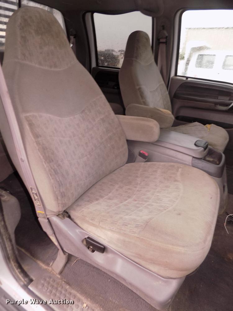 image for item DD2771 2000 Ford F350 Super Duty XLT Crew Cab flatbed pickup truck