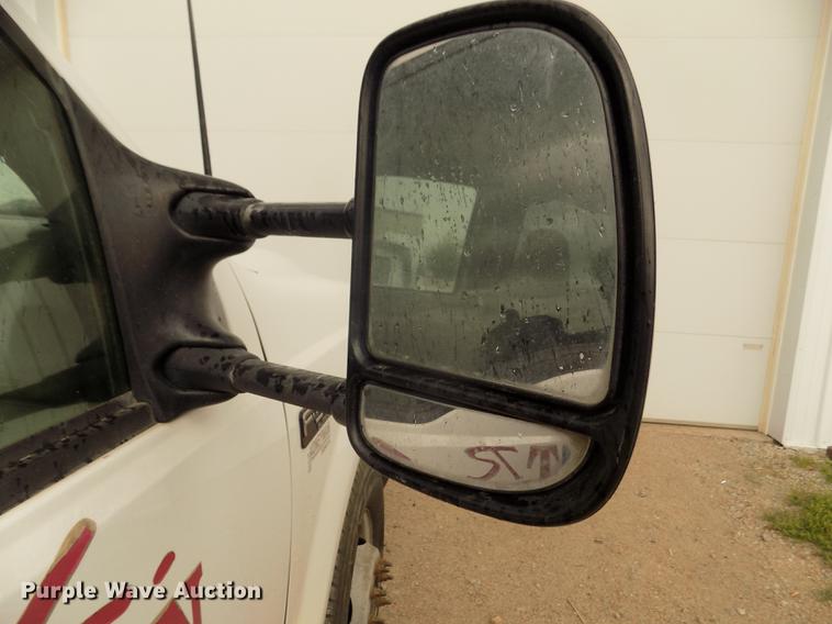 image for item DD2771 2000 Ford F350 Super Duty XLT Crew Cab flatbed pickup truck