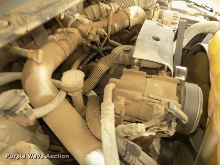 image for item DD2771 2000 Ford F350 Super Duty XLT Crew Cab flatbed pickup truck