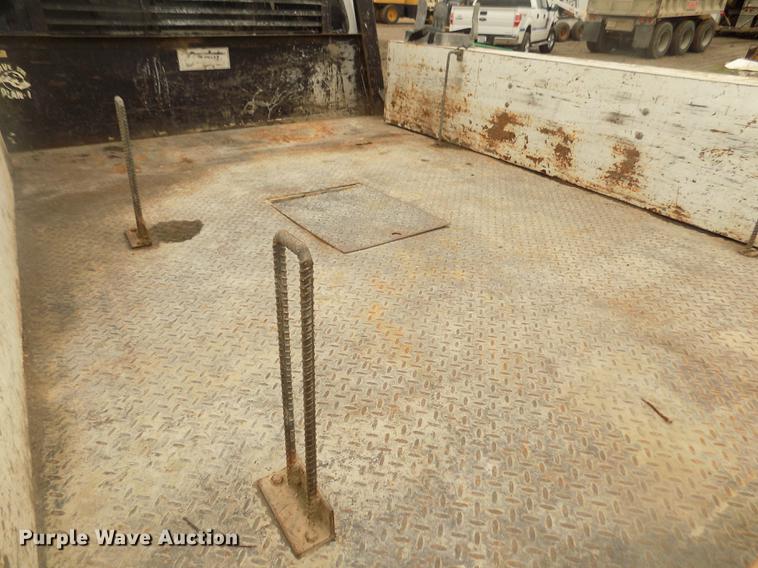 image for item DD2771 2000 Ford F350 Super Duty XLT Crew Cab flatbed pickup truck