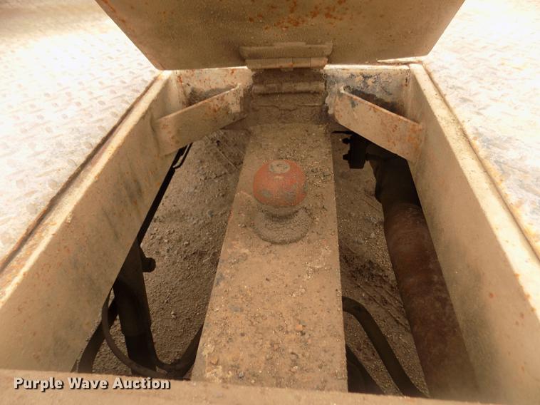 image for item DD2771 2000 Ford F350 Super Duty XLT Crew Cab flatbed pickup truck