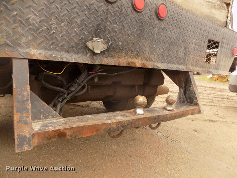 image for item DD2771 2000 Ford F350 Super Duty XLT Crew Cab flatbed pickup truck