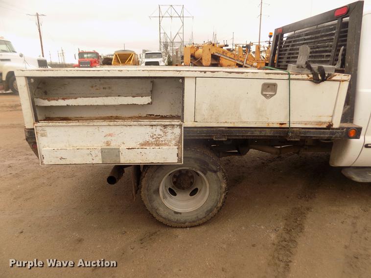 image for item DD2771 2000 Ford F350 Super Duty XLT Crew Cab flatbed pickup truck