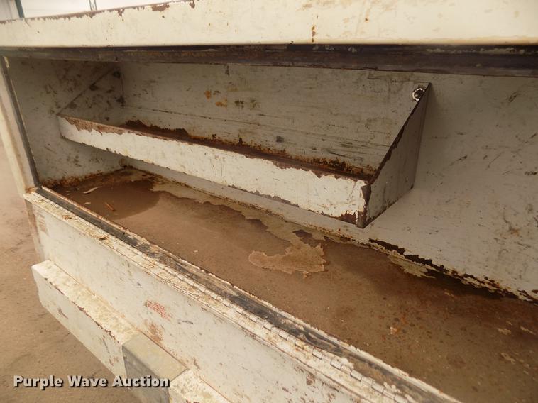 image for item DD2771 2000 Ford F350 Super Duty XLT Crew Cab flatbed pickup truck