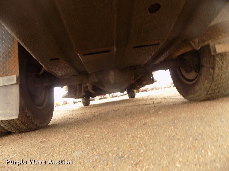 image for item DD2771 2000 Ford F350 Super Duty XLT Crew Cab flatbed pickup truck