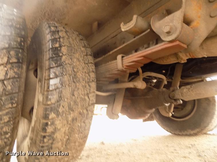 image for item DD2771 2000 Ford F350 Super Duty XLT Crew Cab flatbed pickup truck