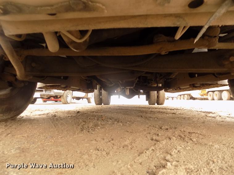 image for item DD2771 2000 Ford F350 Super Duty XLT Crew Cab flatbed pickup truck