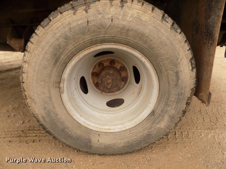 image for item DD2771 2000 Ford F350 Super Duty XLT Crew Cab flatbed pickup truck