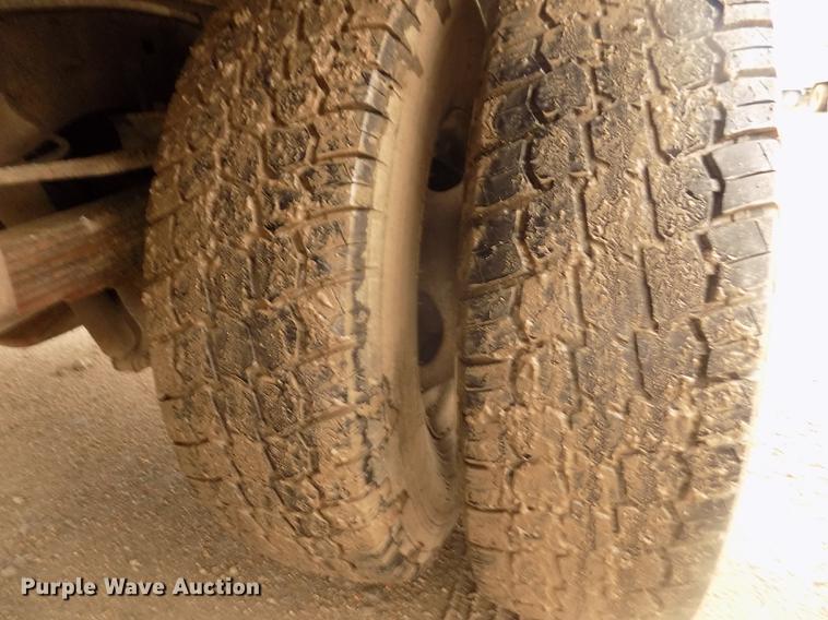 image for item DD2771 2000 Ford F350 Super Duty XLT Crew Cab flatbed pickup truck