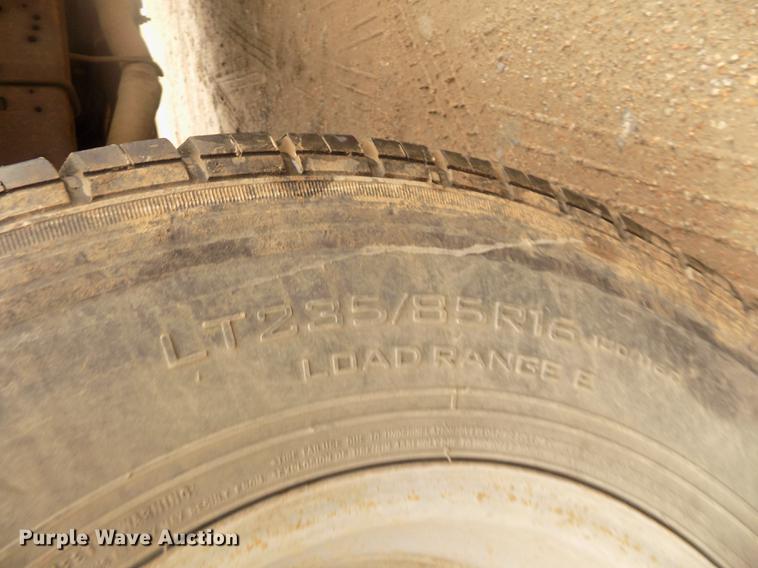 image for item DD2771 2000 Ford F350 Super Duty XLT Crew Cab flatbed pickup truck