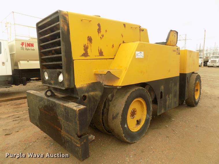 image for item DD2773 Hyster C500A pneumatic roller