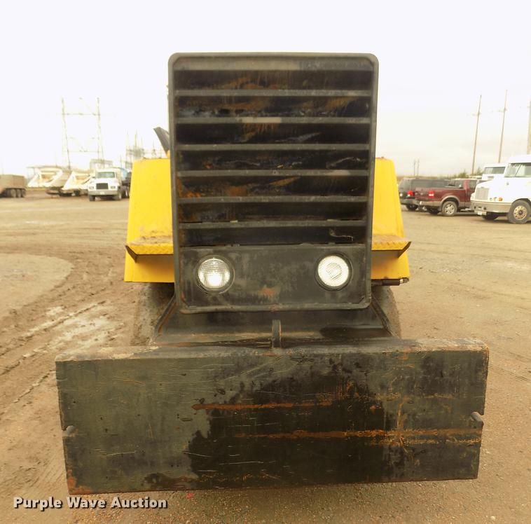 image for item DD2773 Hyster C500A pneumatic roller