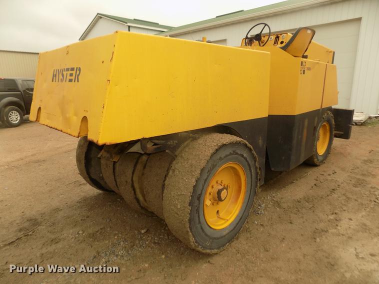 image for item DD2773 Hyster C500A pneumatic roller