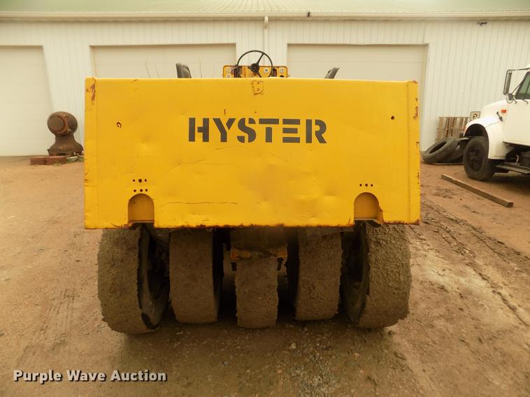 image for item DD2773 Hyster C500A pneumatic roller