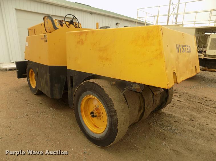 image for item DD2773 Hyster C500A pneumatic roller
