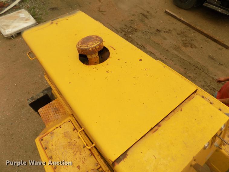 image for item DD2773 Hyster C500A pneumatic roller