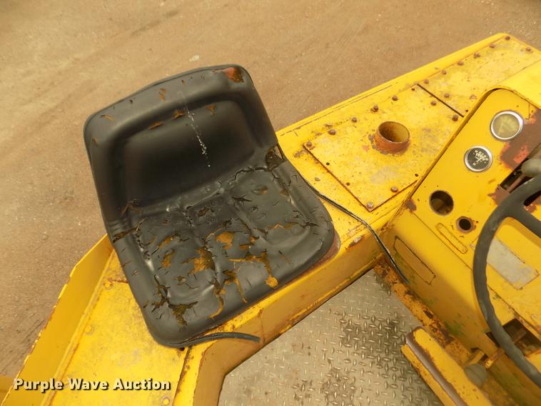 image for item DD2773 Hyster C500A pneumatic roller