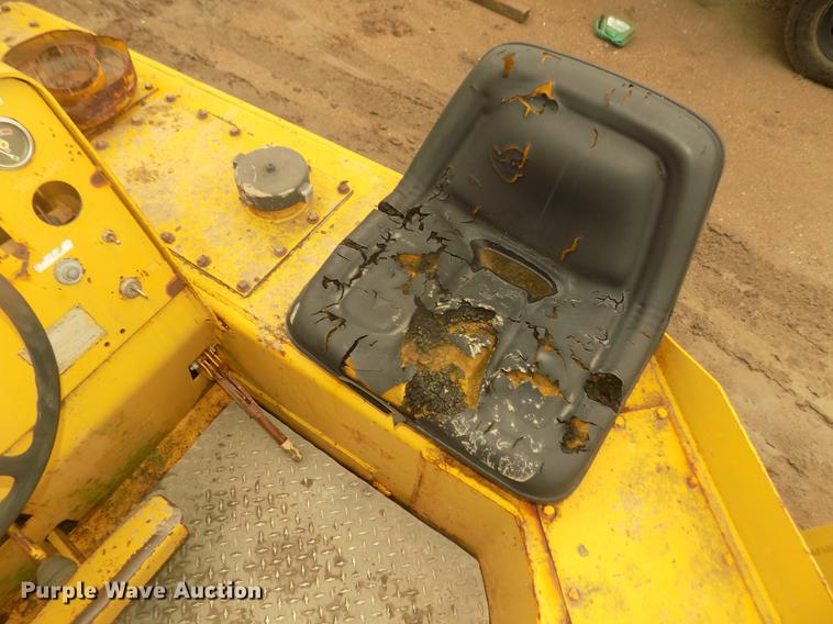 image for item DD2773 Hyster C500A pneumatic roller