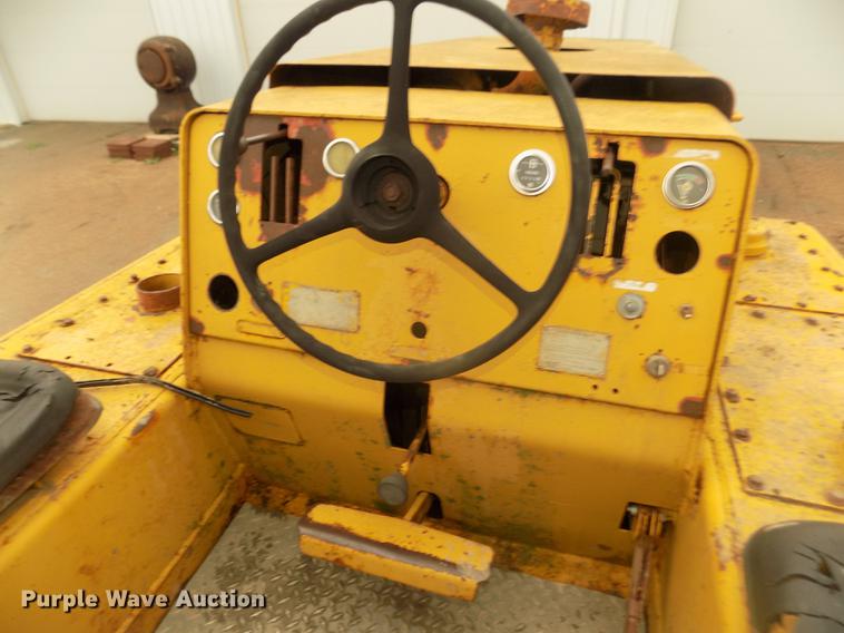 image for item DD2773 Hyster C500A pneumatic roller