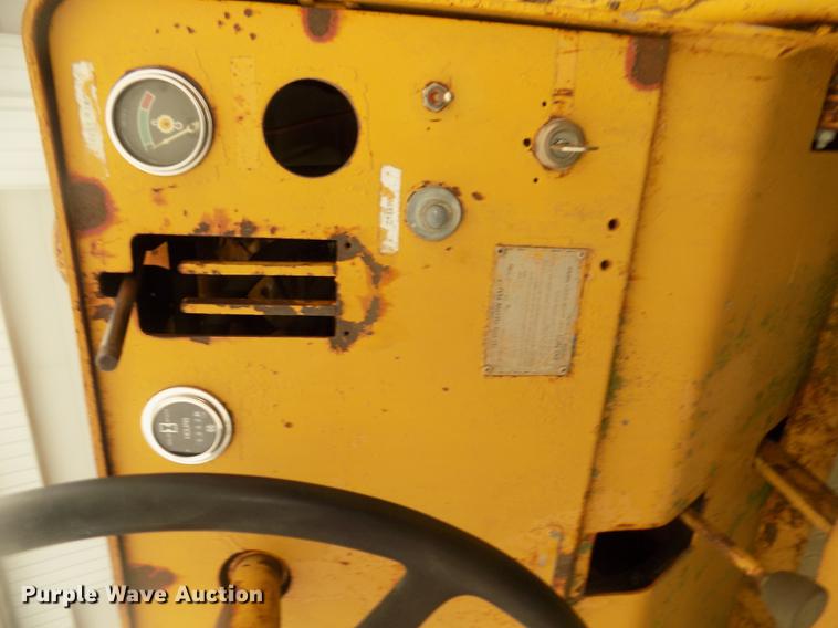 image for item DD2773 Hyster C500A pneumatic roller