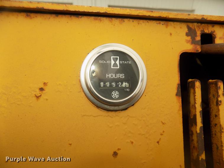 image for item DD2773 Hyster C500A pneumatic roller